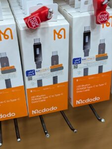 سه‌راهی برق محافظ دار ۶ در ۱ با شارژر ۳۰ وات مک‌دودو (Mcdodo 6-in-1 Protected Power Strip 30W GaN)